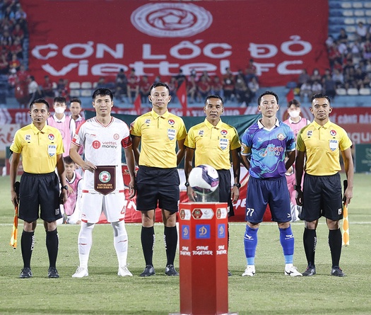 Trợ lý HLV Bình Định: "Trọng tài ngoại giúp các CLB yên tâm thi đấu hơn"