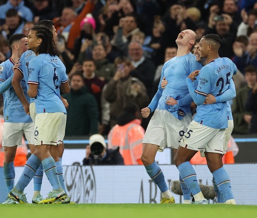 Haaland ghi bàn ở phút 95, Man City thắng kịch tính