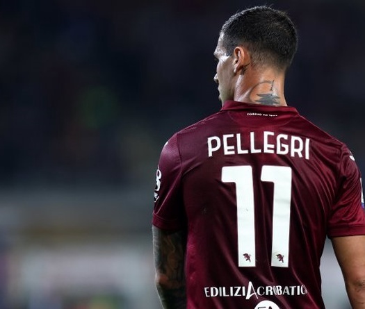 Kỳ lạ tiền đạo ở Serie A bị chấn thương sau… 3 giây