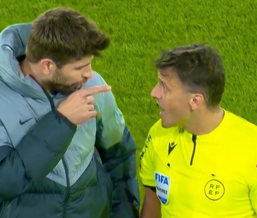 Pique nói gì với trọng tài khi nhận thẻ đỏ ở trận cuối cùng sự nghiệp?