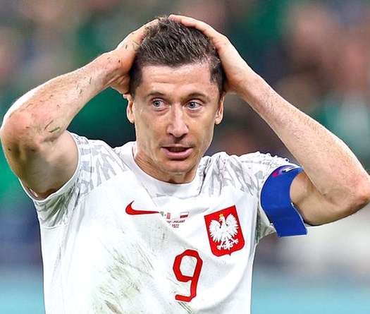 HLV Ba Lan hứng bão chỉ trích, vẫn đặt trọn niềm tin vào Robert Lewandowski