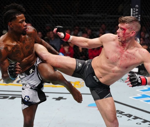 Stephen Thompson đá gãy tay Kevin Holland, khẳng định đẳng cấp UFC