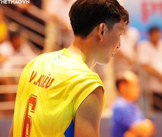 Xuất hiện ít phút, lão tướng Ngô Văn Kiều tỏa sáng giúp Khánh Hoà đánh bại Ninh Bình