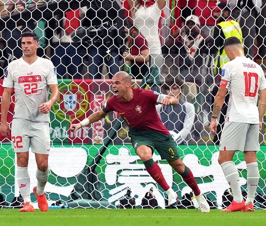 Pepe vượt Ronaldo về ghi bàn ở vòng loại trực tiếp World Cup