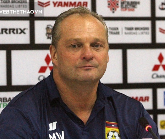 Thảm bại trước Việt Nam, HLV Michael Weiss thừa nhận Lào yếu hơn