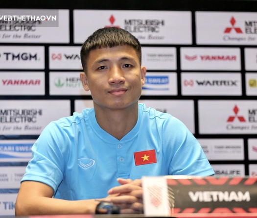 Bùi Tiến Dũng: Việt Nam bất lợi khi đá sân nhân tạo