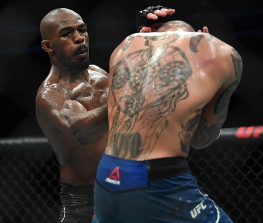 Henry Cejudo khẳng định Jon Jones sẽ trở lại vị thế vĩ đại nhất UFC năm 2023
