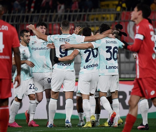 Inter bị đội mới lên hạng chia điểm ở phút bù giờ từ pha phản lưới