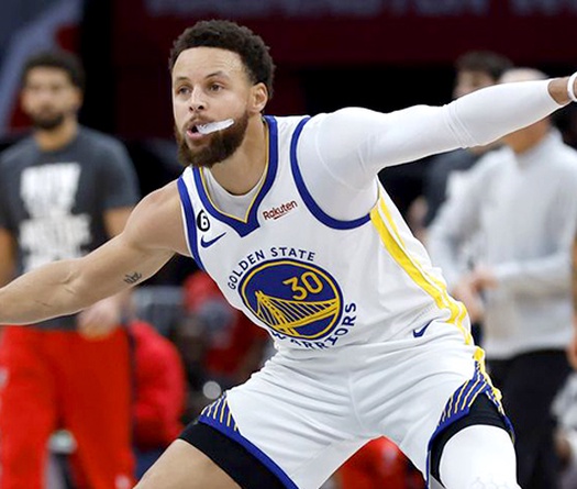 Golden State Warriors phá dớp sân khách nhờ trận đấu 41 điểm bùng nổ của Stephen Curry