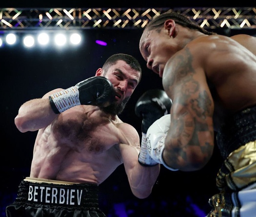 Boxing: Artur Beterbiev nghiền nát Anthony Yarde, bảo vệ 3 đai vô địch thế giới