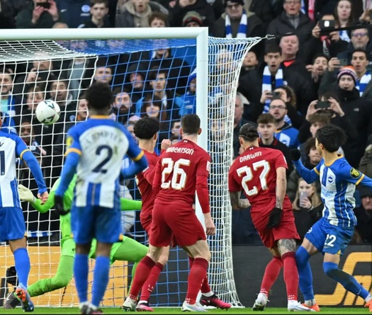 Đương kim vô địch Liverpool bị loại khỏi FA Cup ở phút bù giờ