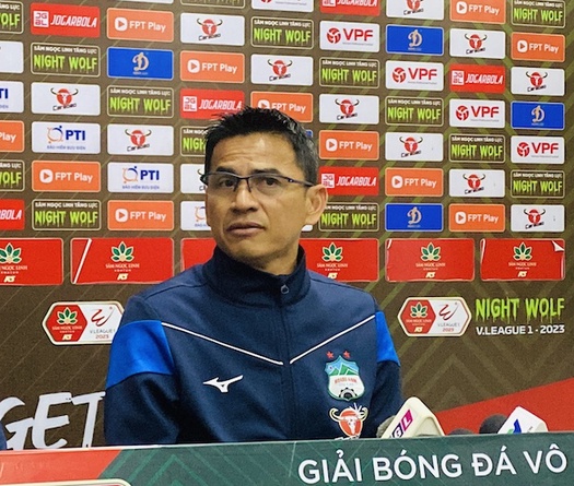 Bị Hà Tĩnh cầm hoà, HLV Kiatisuk bày tỏ nỗi nhớ Văn Toàn
