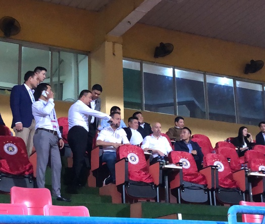 HLV tuyển Thái Lan bất ngờ xuất hiện ở trận derby CLB Hà Nội vs CAHN