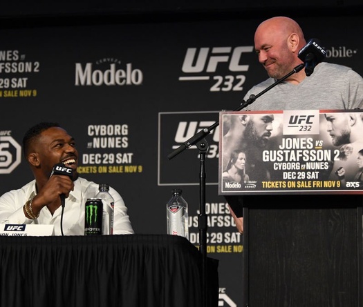 Jon Jones vẫn chưa hài lòng về thù lao mới được UFC chi trả