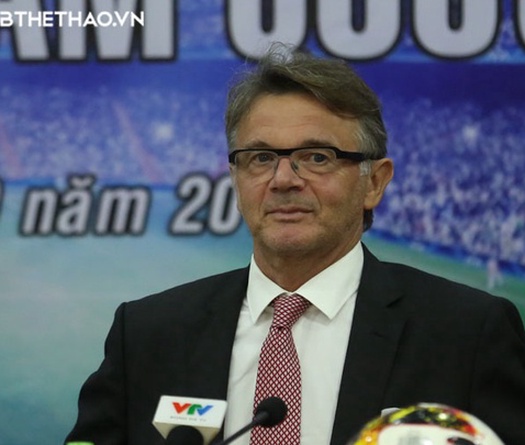 Ngồi “ghế nóng” tuyển Việt Nam thay HLV Park Hang Seo, ông Troussier thực tế được trả lương bao nhiêu?