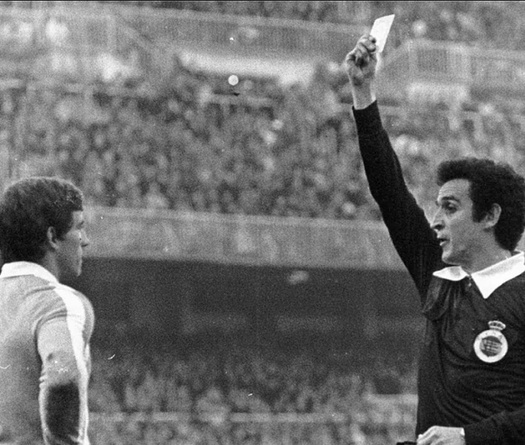 Barca bị đe dọa khi cắt khoản thanh toán cho quan chức trọng tài