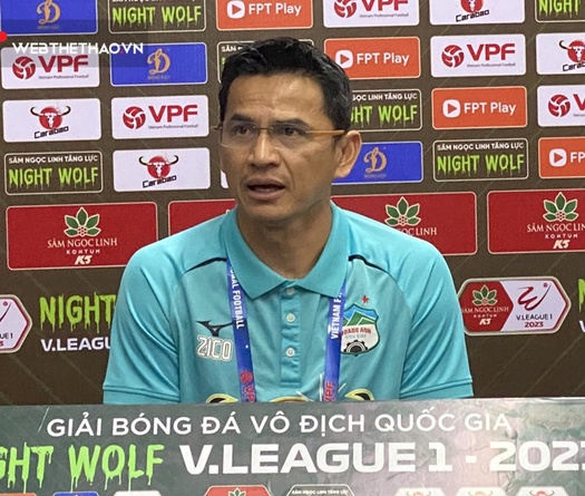 HLV Kiatisuk tránh nói về quãng nghỉ "không giống ai" ở V.League 2023