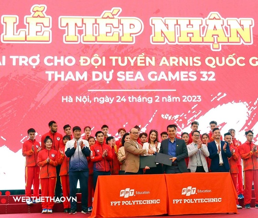ĐT Võ gậy được tài trợ học bổng và 50 bộ gậy tập thay cho... ống nhựa
