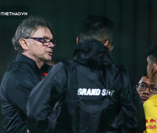 U23 Việt Nam tập buổi đầu tiên cùng "Phù thủy trắng" Troussier lúc 21 giờ