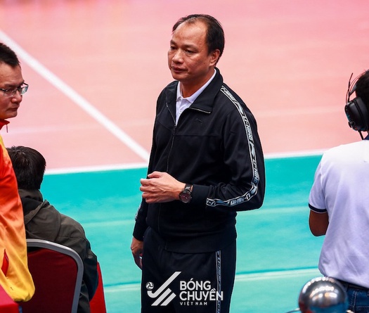 HLV Trần Đình Tiền dẫn dắt đội tuyển bóng chuyền nam Việt Nam