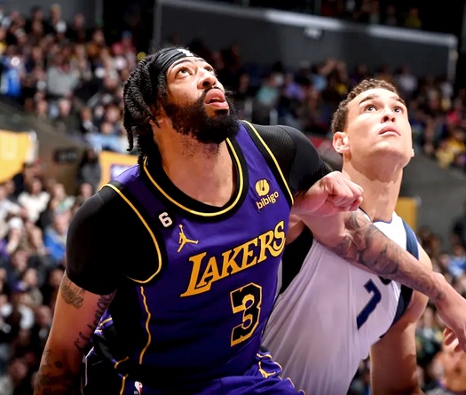 Los Angeles Lakers thua đau bằng cú game-winner buzzer-beater của Dallas Mavericks
