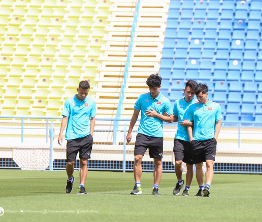 U23 Việt Nam làm quen sân đấu U23 Iraq bằng... hơi thở