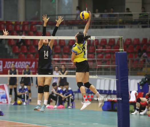 Giá vé Cúp Hùng Vương giảm sốc, CĐV Hoá chất Đức Giang khuấy động NTĐ Việt Trì