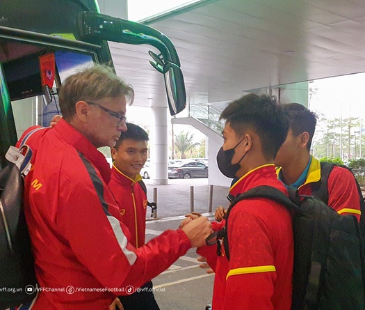 U23 Việt Nam về nước, HLV Troussier chia tay học trò