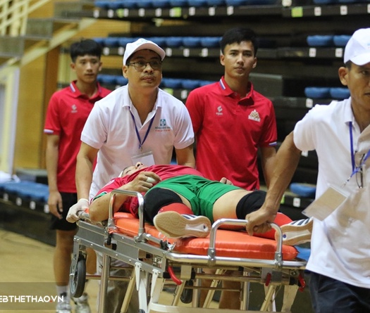 Thủ môn Cao Bằng chấn thương nặng ở vùng đầu tại giải futsal VĐQG 2023