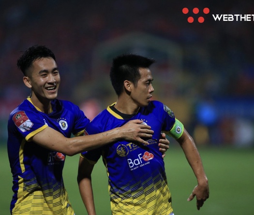 Văn Quyết cán mốc 100 bàn tại V.League, Hà Nội nhấn chìm CLB Hải Phòng