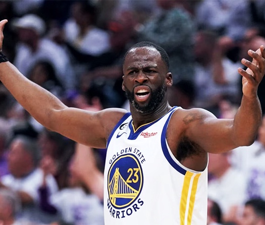 Giẫm lên ngực đối phương, Draymond Green bị NBA treo giò vì hành vi phi thể thao