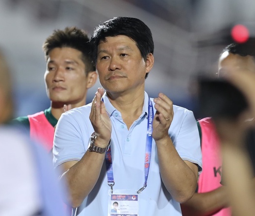 Miệng ông Thành, tay Văn Quyết