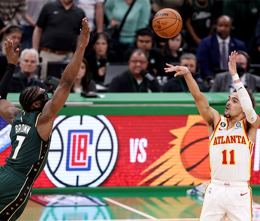 Trae Young ném game-winner từ gần giữa sân, Atlanta ngược dòng ngoạn mục trước Celtics