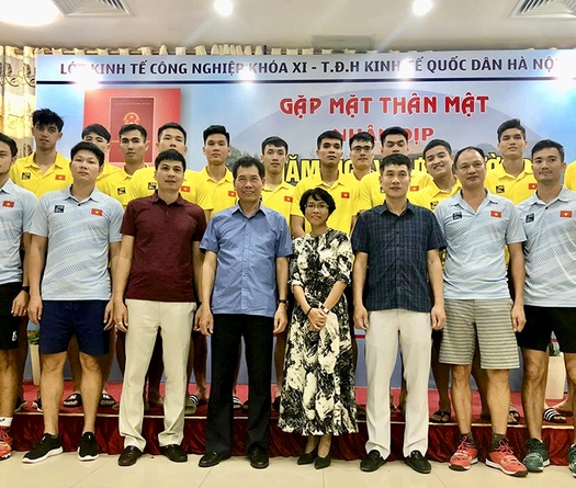 Đội tuyển bóng chuyền nam nhận thưởng nóng trước thềm SEA Games 32