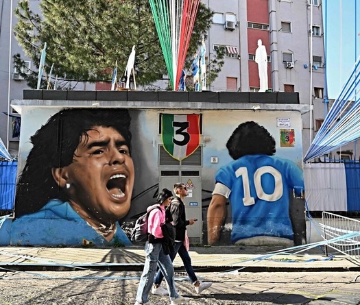 Hình ảnh thành phố Napoli chuẩn bị cho màn ăn mừng Scudetto