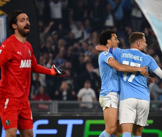 Lazio hoãn tiệc ăn mừng vô địch của Napoli thêm… 24 giờ