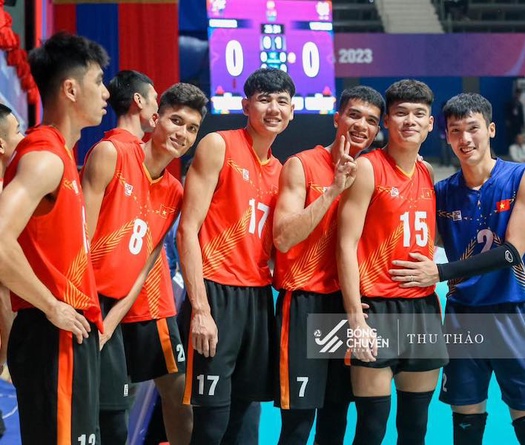 Đội tuyển bóng chuyền Việt Nam chật vật với thời tiết như "chảo lửa" tại Campuchia