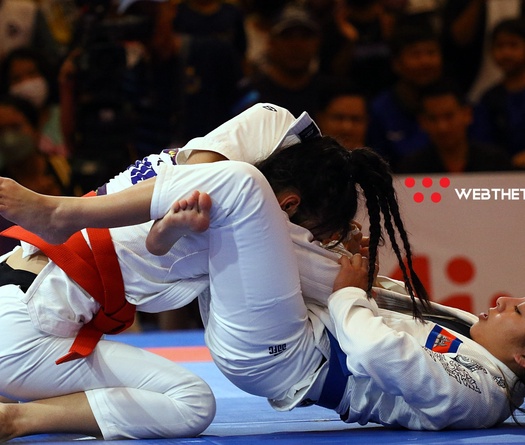 Võ sỹ mang 3 dòng máu của chủ nhà Campuchia "đè nghiến" VĐV Việt Nam ở môn jujitsu SEA Games 32