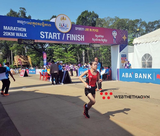 Cô bé 37 kg Lê Thị Tuyết giành huy chương marathon SEA Games 32, ĐKVĐ Hoàng Nguyên Thanh chỉ về ba