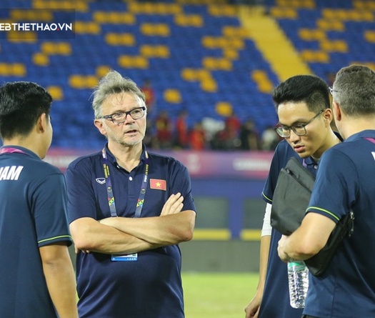 HLV Troussier ví trận U22 Việt Nam vs U22 Indonesia căng thẳng như Nhật Bản đấu Hàn Quốc