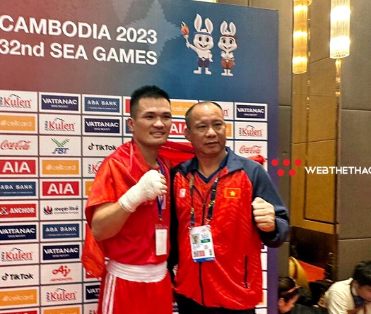 Bùi Phước Tùng đấm knock-out võ sỹ Thái Lan giành HCV boxing SEA Games 32