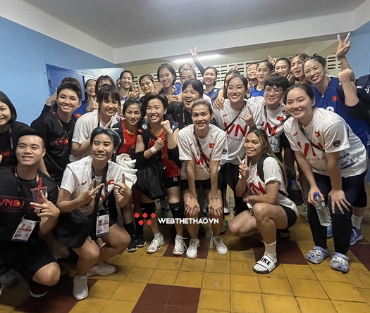 Đội tuyển bóng chuyền nữ Việt Nam nhận được sự cổ vũ đặc biệt từ 2 đội tuyển bóng rổ