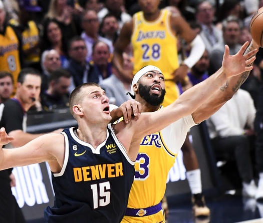 Hai ngôi sao ném rổ tệ ở Game 2, Lakers vẫn quyết không thay đổi trước Denver Nuggets