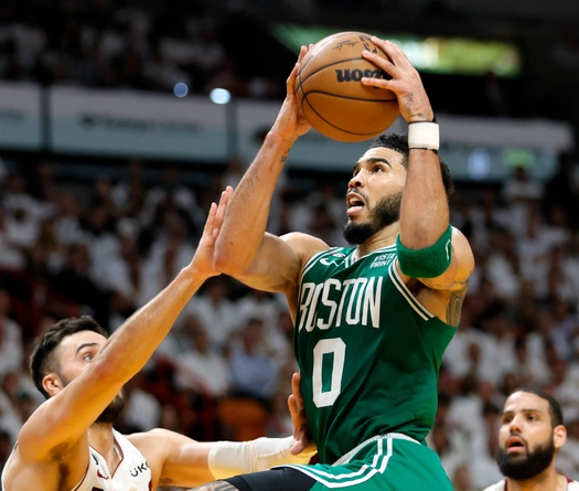 Jayson Tatum tìm lại chính mình, Boston Celtics kéo dài chung kết Miền Đông thêm 1 trận