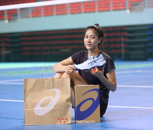 Đội tuyển bóng chuyền nữ Việt Nam nhận quà đặc biệt từ ASICS