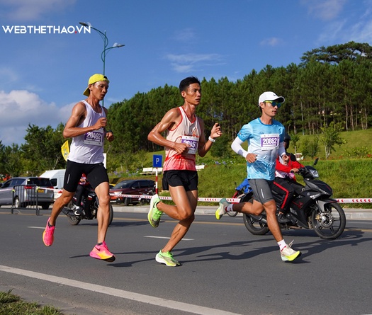 Những khoảnh khắc đẹp phát mê trên đường chạy Da Lat Music Night Run 2023