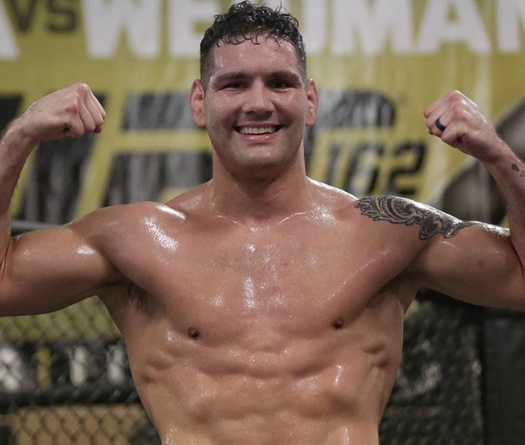 UFC 292: Cựu vương Chris Weidman trở lại sàn đấu ở tuổi 38 sau cú gãy chân