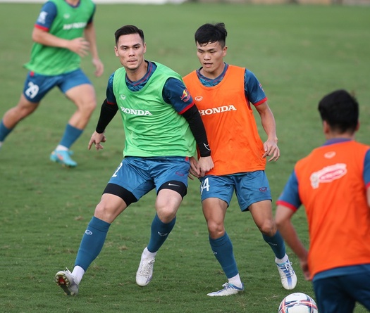 HLV Troussier loại cầu thủ Việt kiều Adriano Schmidt khỏi tuyển Việt Nam