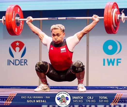 Tượng đài Eko Yuli tái hiện kỷ lục SEA Games 32 của Trần Minh Trí tại giải cử tạ thế giới