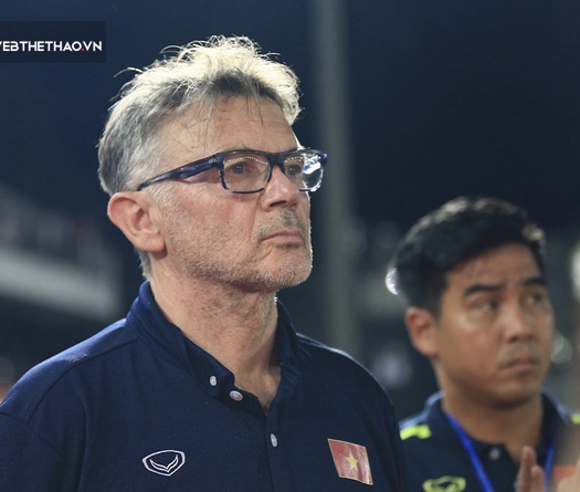 HLV Troussier bất ngờ không họp báo sau chiến thắng nhọc nhằn trước Hong Kong (Trung Quốc)